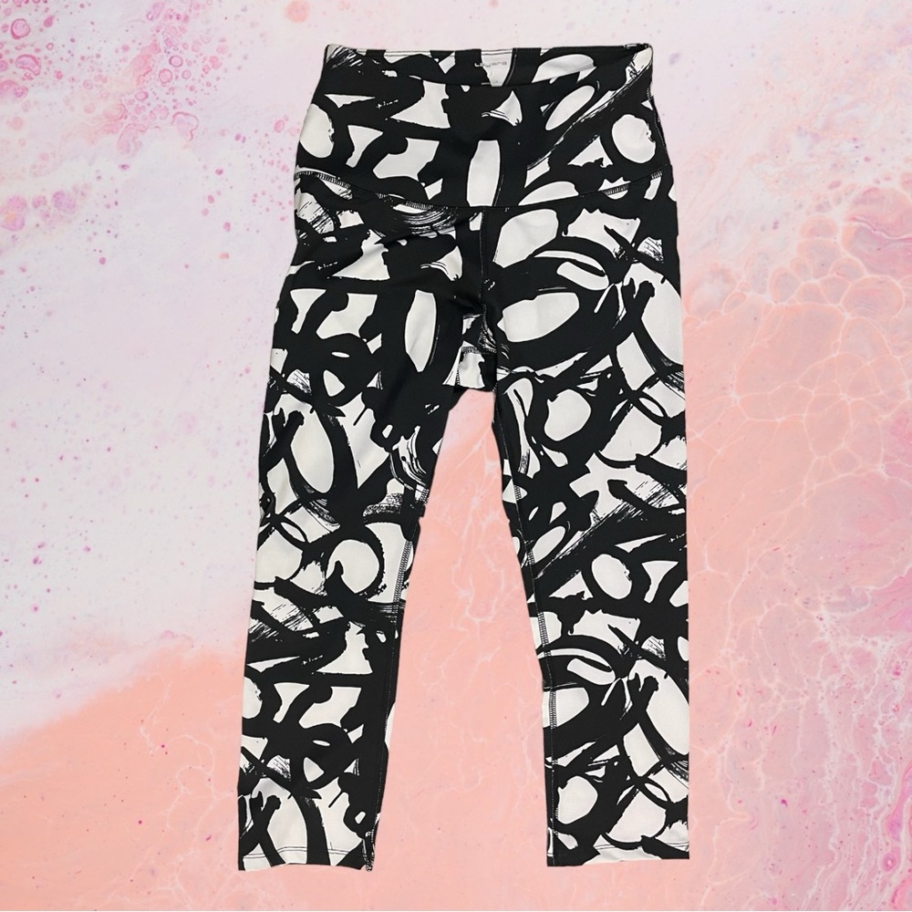 NWOT Layer 8 Leggings Womens Size Small S - Black & White Crop Leggings
